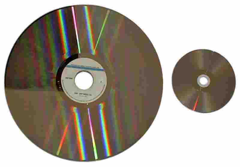LaserDisc(左)与 DVD(右)的比较